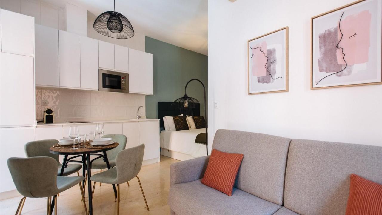 Chiqui And Vicente Suite Apartments Siviglia Esterno foto