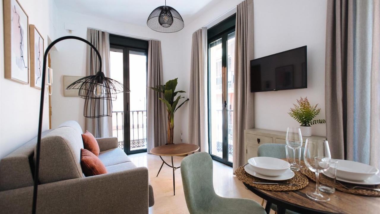 Chiqui And Vicente Suite Apartments Siviglia Esterno foto