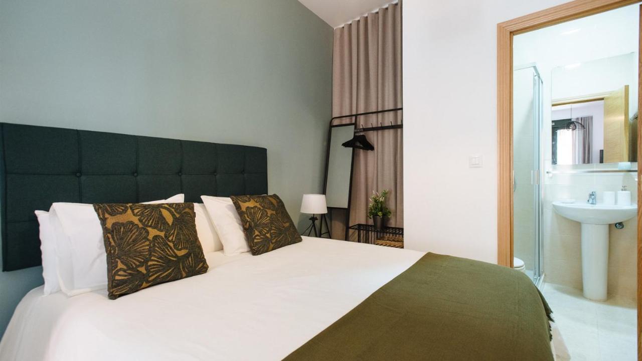 Chiqui And Vicente Suite Apartments Siviglia Esterno foto