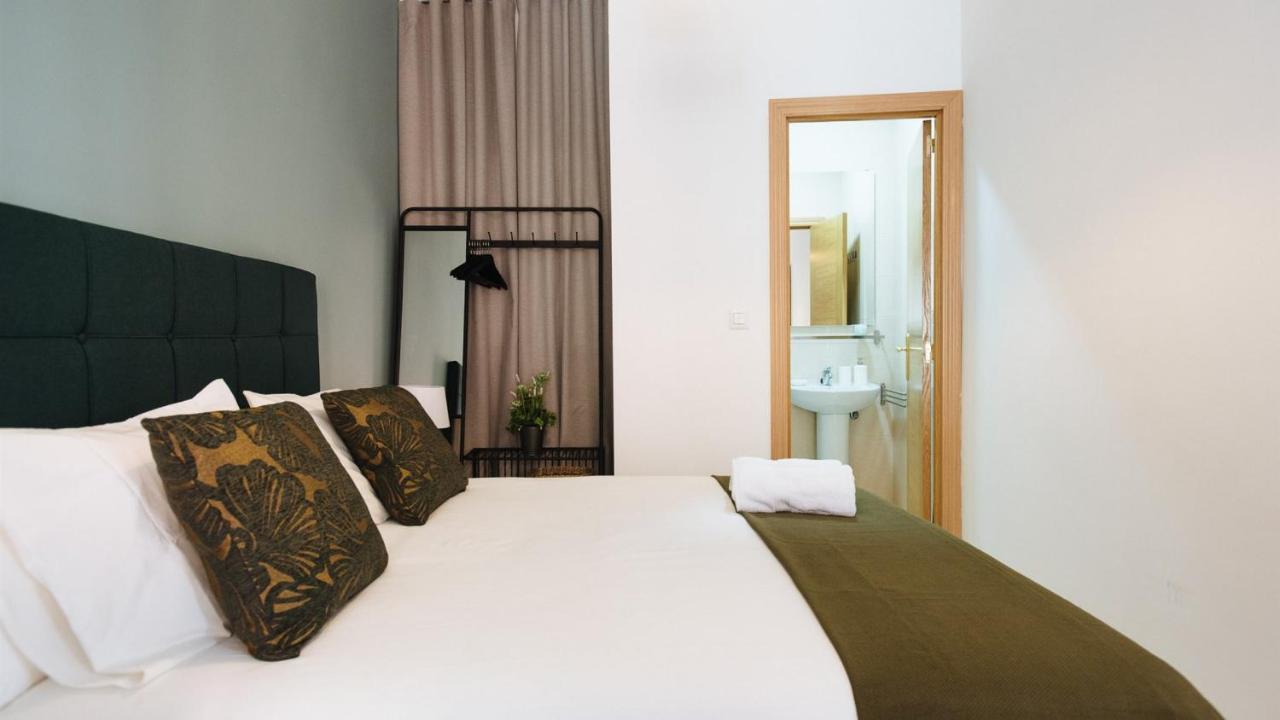 Chiqui And Vicente Suite Apartments Siviglia Esterno foto